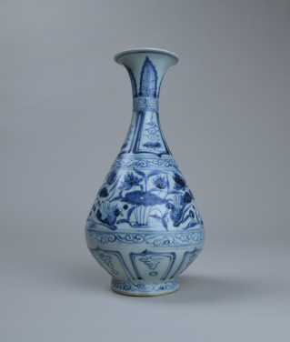 Mandarin Duck Yuhuchun Vase
Yuan dynasty, 14th century,
Jingdezhen
Porcelain with underglaze-blue decoration
H. 25 cm